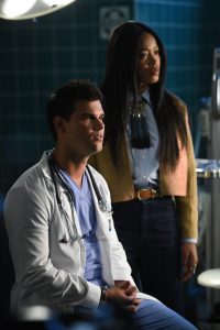 SCREAM QUEENS: L-R: Taylor Lautner and Keke Palmer in the all-new “Scream Again” season premiere episode of SCREAM QUEENS airing Tuesday, Sept. 20 (9:01-10:00 PM ET/PT) on FOX. Cr: Michael Becker / FOX. © 2016 Fox Broadcasting Co.