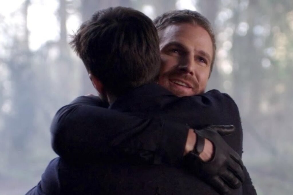 Oliver Queen hugging Barry Allen